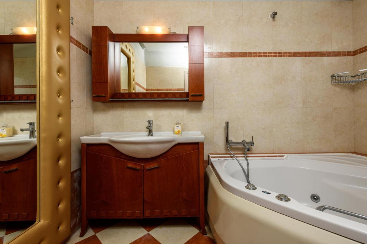 Aparthotel Tarsanas Studios